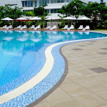 Nunia Inn Bandara Jakarta Tangerang Exterior foto