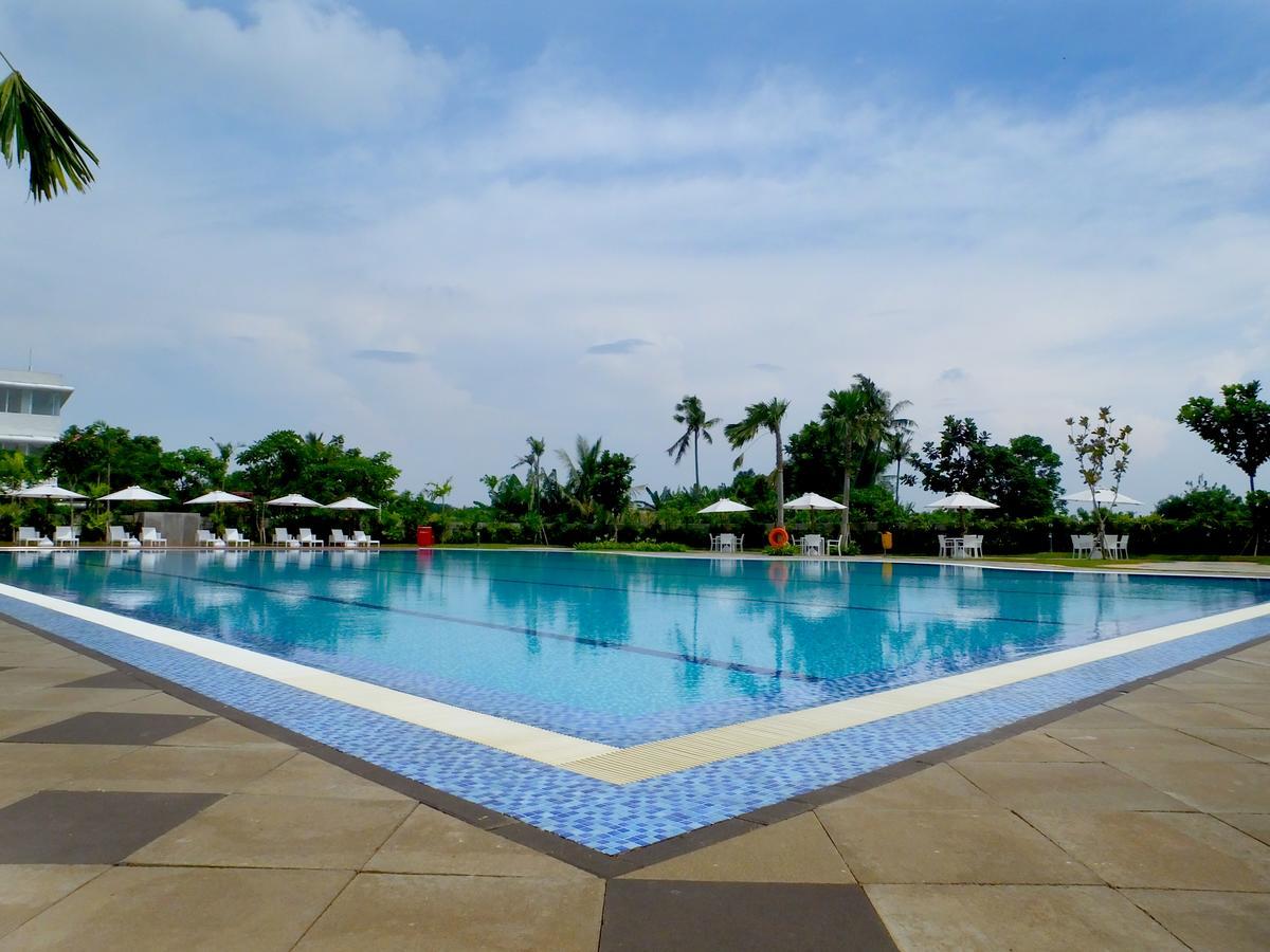 Nunia Inn Bandara Jakarta Tangerang Exterior foto